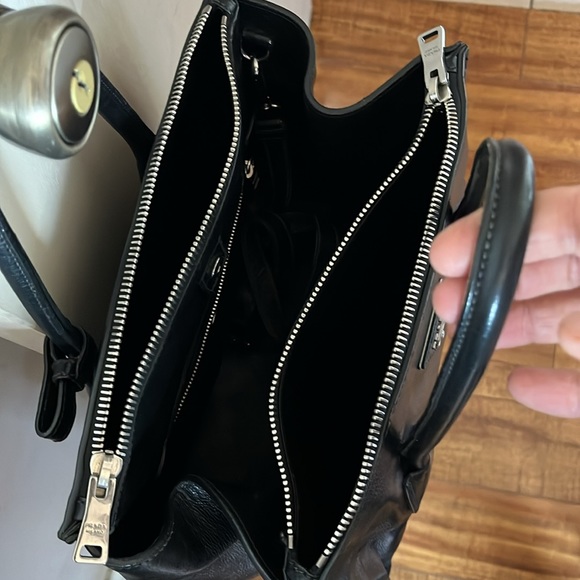 PRADA BAG. GORGEOUS. - Picture 10 of 10